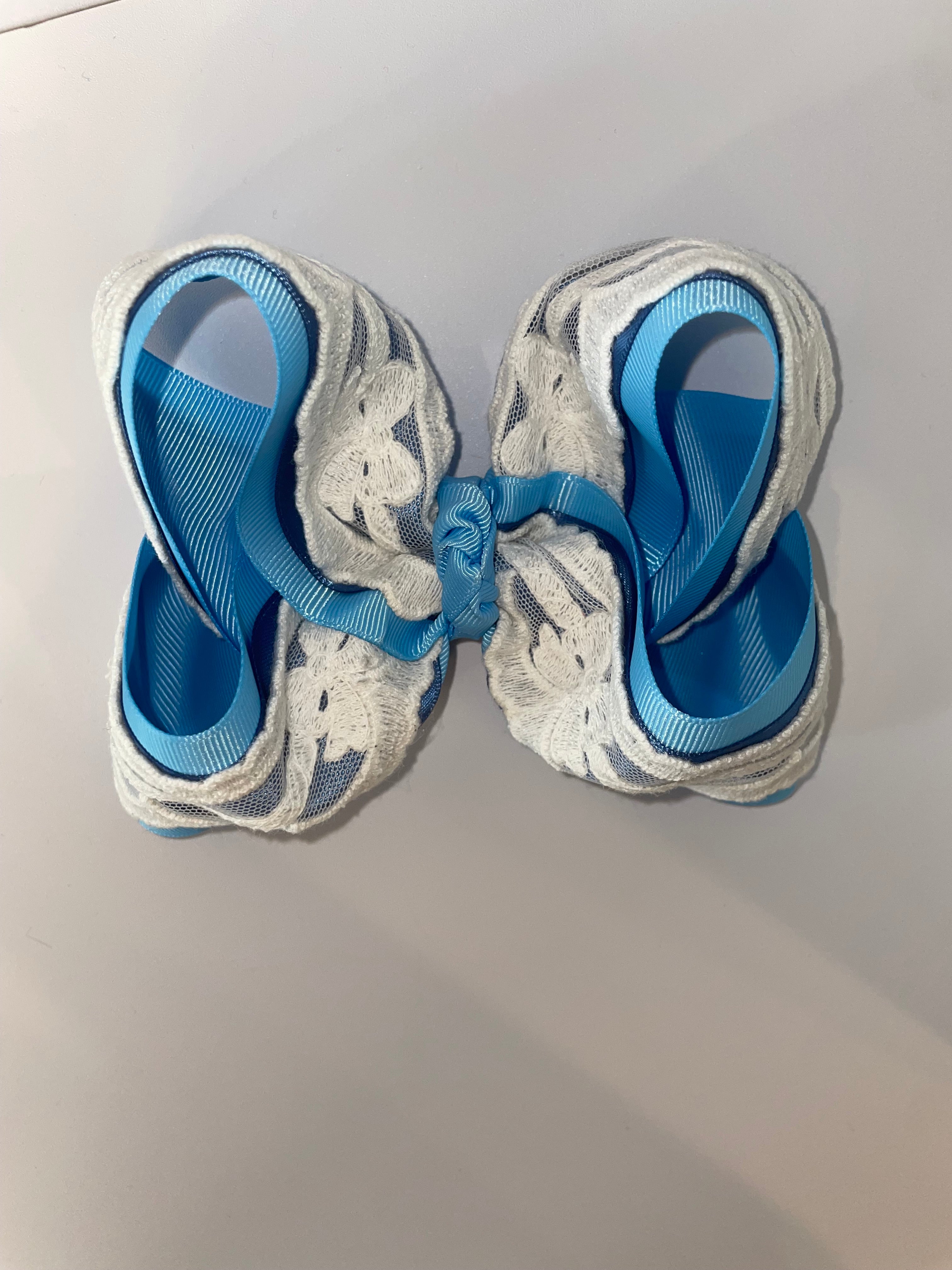 Blue & white bow trellis